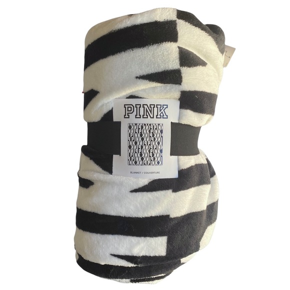 RARE Victoria’s Secret PINK Black & White Allover Logo Print Throw Blanket 50x60